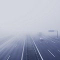 Vozači oprez! Magla smanjila vidljivost na više puteva u Srbiji