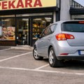 Vlasnik pekare upozoravao vozače da paze na njegov privatni parking - a onda se odlučio na drastičan korak: Nadležni sada…