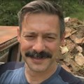 "Krčimo placeve povoljno": Milan Vasić otišao na selo, pa se snimao dok vozi traktor (FOTO)