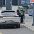 (Video) Prvi snimak Teodore Džehverović sa dečkom košarkašem Palo pomirenje: Ljube se u kolima na aerodromu