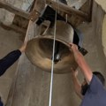 Zamenjeno zvono staro više od 100 godina u crkvi u Babinom Mostu kod Obilića