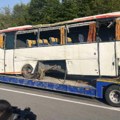 Vozač autobusa koji je sleteo u provaliju lišen slobode, poginuli devojka iz Podgorice i britanski državljanin