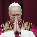 Pice "Papa Lav'' i figurice sa njegovim likom u Napulju obeležen izbor novog poglavara Rimokatoličke crkve (foto)