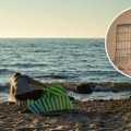Turisti zbunjeni zbog žičanih korpi na plažama: Ako ih vidite, ne prilazite i ne pipajte