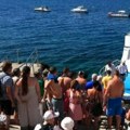 Alarm na plaži u Španiji: Zavladala opšta panika, turistima zabranjeno kupanje (video)