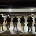 Noć ispred SNS prostorija u Nišu: Kordon, jaja i burne reakcije građana na nasilje u Novom Sadu