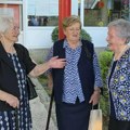 Učiteljice Milunika, Mira i Milunka posle 55 godina sačekale svoje đake prvake (VIDEO)