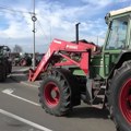 Пољопривредници тракторима блокирали саобраћај у Новом Саду: Траже хитну подршку државе због суше и лошег рода