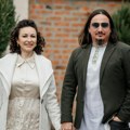 Supruga člana Leksington benda u zagrljaju drugog muškarca! Poručila samo jedno: Sve smo bar jednom bile anđeo koji ćuti