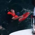 Horor na izletu Potonuo katamaran prepun turista, oni ostali da plutaju i bore se za svoje živote