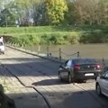 Ministarstvo odbrane: Pontonski most kod Svilajnca privremeno zatvoren zbog visokog vodostaja Velike Morave