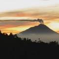 Najmanje troje planinara poginulo u erupciji vulkana u Indoneziji