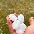 (Foto) Pao grad veličine oraha, tek stižu najintenzivnije oluje! Snažno nevreme pogodilo Sloveniju: Potopljene ulice