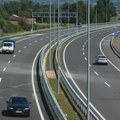 AMSS: Vožnju treba prilagoditi promenljivom vremenu, kamioni na Batrovcima čekaju tri sata