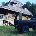 Ovo je vikendica Vuka Kostića na planini: Oženio se i dobio dete, a ovde planira da živi