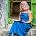 Zanimanje koje postoji samo na Kubi: Čitaju romane naglas dok drugi rade – i ova tradicija živi već generacijama