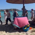 VIDEO Pokret za oslobađanje grčkih plaža od ležaljki: Nema samovolje, svaka plaža će biti slobodna