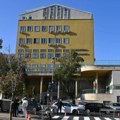 Učenik pogođen gvozenom kuglom Užas u školi u Pećincima na času fizičkog, dečak prevezen u Tiršovu