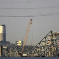 Podigne i do 1.000 tona tereta u Baltimor stigao najveći kran za vađenje ostataka srušenog mosta