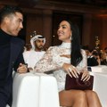 Ronaldo kupio ženi roze sat, pa uslikan kako ga on nosi?! Šokantna fotka o kojoj svi pričaju, a nastala je u državi ex…