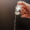 Ових шест забрињавајућих симптома показују да конзумирате превише соли