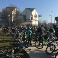 Studenti se spremaju da krenu biciklama iz Beograda u Novi Sad