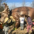 Srpski dinosaurusi pokorili Podgoricu! Veličanstvene replike u prirodnoj veličini postavljene u Univerzitetskom parku!