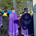 Potresan govor sveštenika dotukao udovicu suzanu Prekrila rukama lice, jeca na sav glas i ne prestaje da plače
