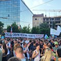 „Vidimo se na Vidovdan“ kroz objektiv Nove ekonomije: Kako je izgledao protest na Slaviji u fotografijama