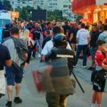 Tuča ispred severne tribine: Haos uoči meča Crvene zvezde i Linkolna! Sukob policije i "Delija"!
