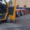Ima povređenih Kamioni skoro zgnječili minibus u kom su bila deca