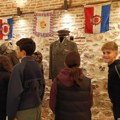 Priče o slobodi: Otvorena izložba o uniformama srpskog vojnika u 20. veku