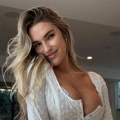 FOTO „Želela sam manje grudi, bilo bi mi lakše“: Najzgodnija odbojkašica sveta šokirala, zarađuje milione na sajtu za odrasle…