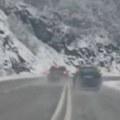 Pretiče preko duple pune: Na putu Zlatibor-Prijepolje snimljena bahata vožnja