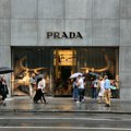 Prada zvanično preuzela Versaće - akvizicija vredna 1,38 milijardi dolara
