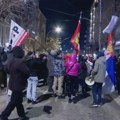 Protest u Kragujevcu kao podrška aktivisti kojem je demoliran automobil, građani ispred prostorija SNS