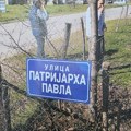 Patrijarh Pavle dobio u Leskovcu ulicu sa pet kuća, tabla na toru za koze i ovce