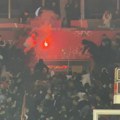 Neviđeni haos u Areni pred derbi: Opšta tuča na tribini Delija, sevale baklje i kaiševi!