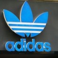 Da li biste nosili Adidas prsten? Minijaturan je i pokazuje i vreme