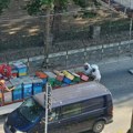 Košnice ispale iz kamiona kod osnovne škole u Kraljevu, napeta situacija od jutarnjih časova