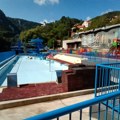 Pripreme za leto u punom jeku: Užice sređuje Đetinju i gradski bazen, stižu novi pesak i ležaljke (foto)