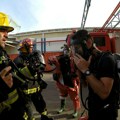 Požar kod mosta u Zrenjaninu: Veliki broj vatrogasaca na terenu