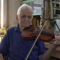 Na pragu stote Radivoje pravi violine
