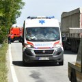 Teška saobraćajna nesreća u Grockoj: Dva automobila uništena, Hitna pomoć zbrinjava povređene