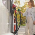 Otvor za gorivo nije uvek na istoj strani automobila - za to postoji nekoliko razloga