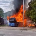 Gori autobus u Prijepolju! Vatra guta sve pred sobom, plamen preti da zahvati i objekat pored! Vatrogasci na licu mesta (video)