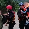 Šest osoba, među njima dvoje dece, evakuisano iz poplavljenog područja