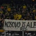 Navijači AEK-a istakli transparent „Kosovo je Albanija” na utakmici protiv Ajaksa