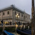 Venecija uvodi nove mere: Tiču se turista - kazne i do 500 evra, ko se ne bude pridržavao