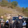 Haos u crnoj gori zbog zakopavanja mrtvih krava: Meštani se bune, policija blokirala put (video)